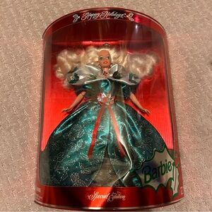 NWT 1995 Happy Holidays Special Edition Barbie